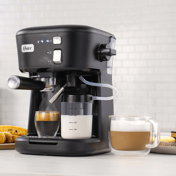 Cafetera OSTER, espresso, black, 900ml, con espumador. - Mod. EM5501B
