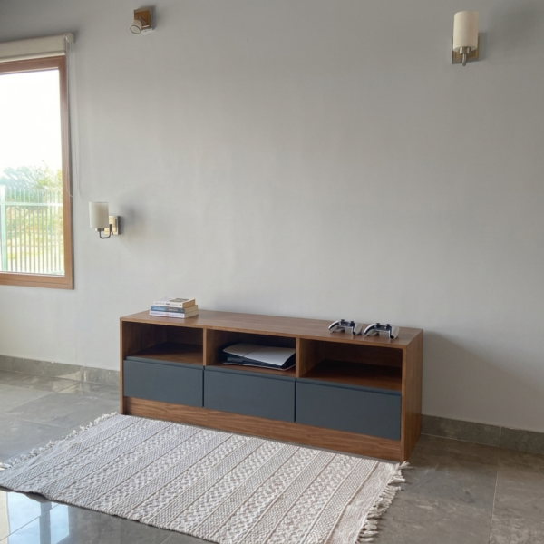 Rack tv MOBILIA color ambar 160cm. .- Mod.DOBEL